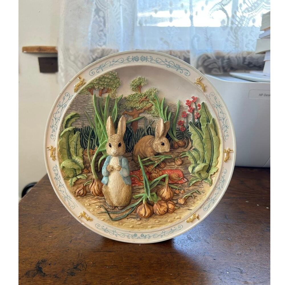 Collectible 1996 Beatrix Potter Peter Rabbit musical plate cottage nursery room